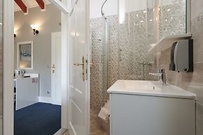 Palace Central Square