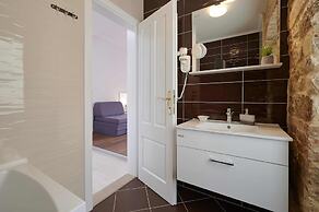 Palace Central Square