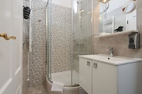 Palace Central Square