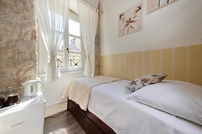 Palace Central Square