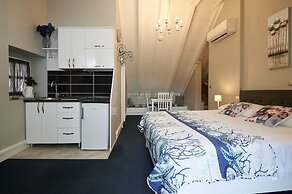 Palace Central Square