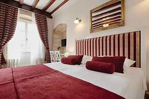 Palace Central Square