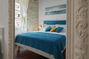 Palace Central Square