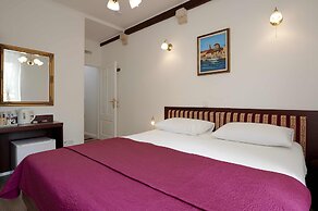 Palace Central Square