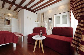 Palace Central Square