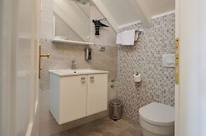 Palace Central Square