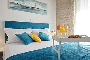 Palace Central Square