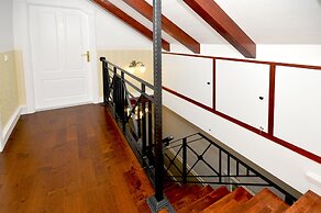 Palace Central Square