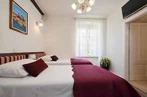 Palace Central Square