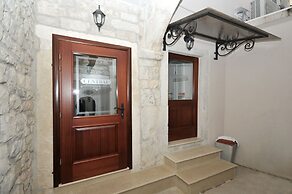 Palace Central Square