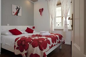 Palace Central Square