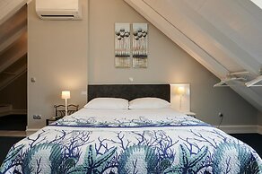 Palace Central Square