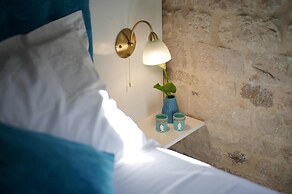 Palace Central Square