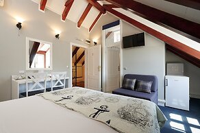 Palace Central Square