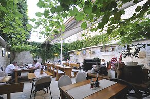 Palace Central Square