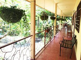 Tropical Sands Dominical Eco Inn