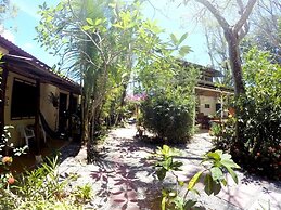 Tropical Sands Dominical Eco Inn