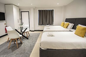 Imperial Court Suites