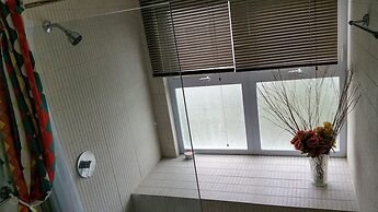 Fern Court Apartment With Oceanic View