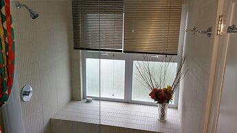 Fern Court Apartment With Oceanic View