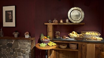 22 Summits Apartments