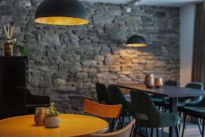 22 Summits Apartments