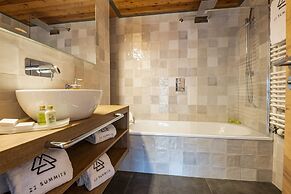 22 Summits Apartments