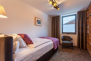 22 Summits Apartments