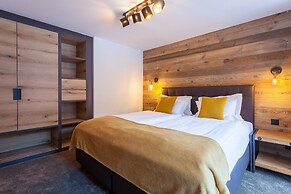 22 Summits Apartments