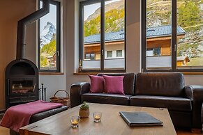 22 Summits Apartments