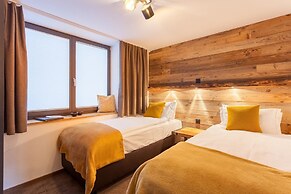 22 Summits Apartments