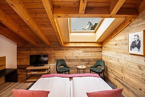 22 Summits Apartments