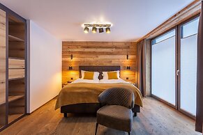 22 Summits Apartments