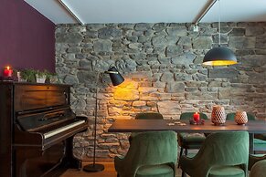 22 Summits Apartments