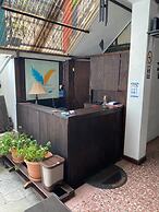 Feathers Hotel and Lounge - Hostel