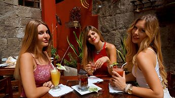 Roka Plaza Hotel Boutique