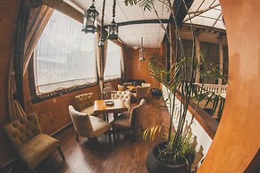 Roka Plaza Hotel Boutique
