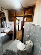 Lonesome George Ecolodge