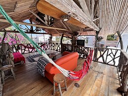 Lonesome George Ecolodge