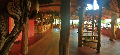 Lonesome George Ecolodge