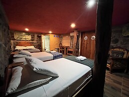 Lonesome George Ecolodge