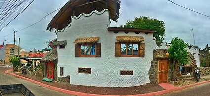 Lonesome George Ecolodge