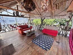 Lonesome George Ecolodge