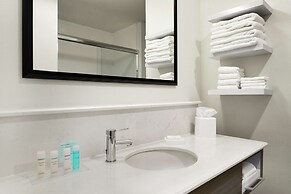 Hampton Inn & Suites St. Louis/Alton