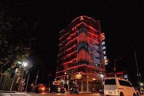 S Hotel and Residences