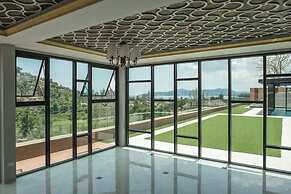 6th Avenue Surin Beach