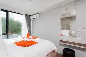 6th Avenue Surin Beach