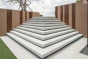 6th Avenue Surin Beach