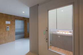 6th Avenue Surin Beach