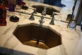 Hangzhou Jiutai Hotel